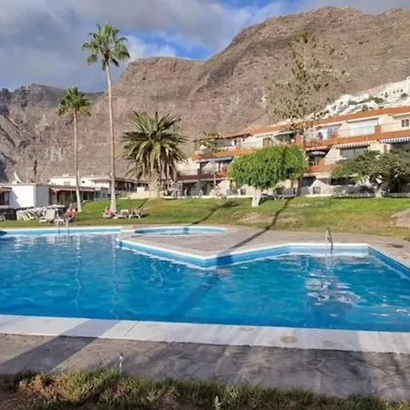 Oceanview Tamara With Pool شقة