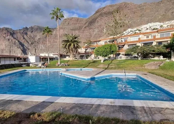 Oceanview Tamara With Pool شقة
