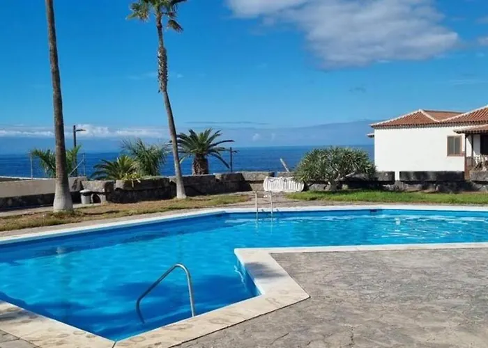 Oceanview Tamara With Pool شقة