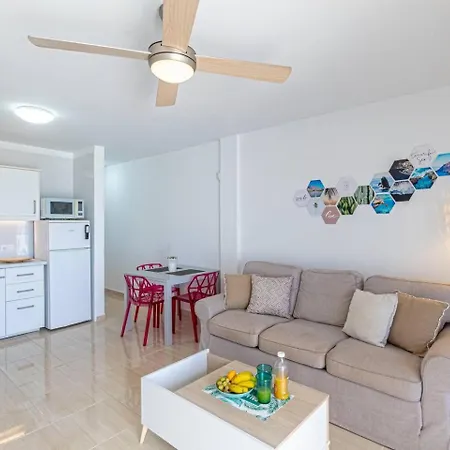 Oceanview Tamara With Pool 아파트 *