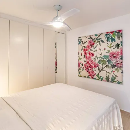 Oceanview Tamara With Pool 아칸티라도