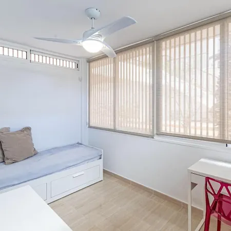 Oceanview Tamara With Pool 아파트 *