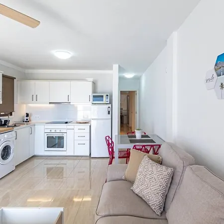 Oceanview Tamara With Pool 아파트