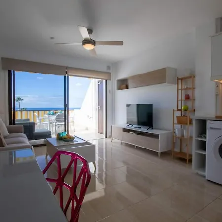 Oceanview Tamara With Pool 아파트 아칸티라도