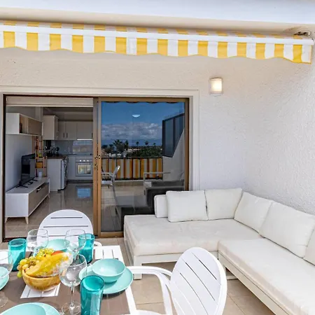 Oceanview Tamara With Pool 아파트 아칸티라도